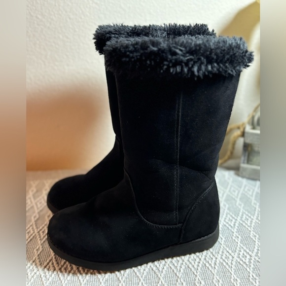 Cat & Jack, Little Girls Size 13 Boots, Faux Fur, Black - Picture 2 of 7